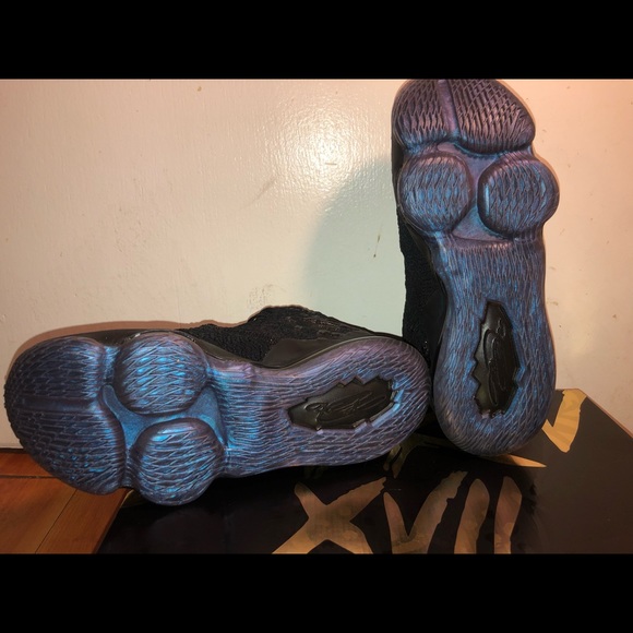 ⚠️SOLD⚠️ Nike LeBron 17 Global Currency Size 8 - Picture 8 of 9